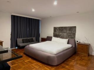 Trinity Downtown 3BR Suite Spacious Central in Silom - 1