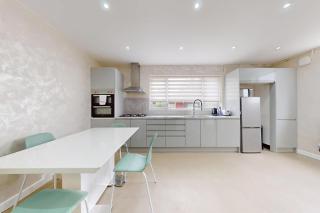 Lovely 2 Bed With Backyard 20 Min to Tooting Station - Londra - 9