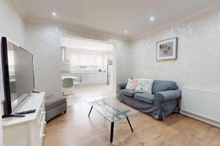 Lovely 2 Bed With Backyard 20 Min to Tooting Station - Londra - 3