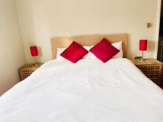 The Lakeside - Wanstead - 2