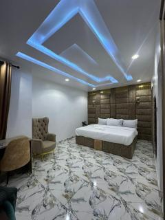 Mega Cloud Hotel And Suites - Suru Lere - 0