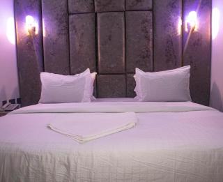 Mega Cloud Hotel And Suites - Suru Lere - 3
