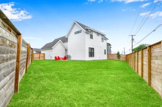 Chic Modern Farm Haus - Minutes to Everything - New Braunfels - 6