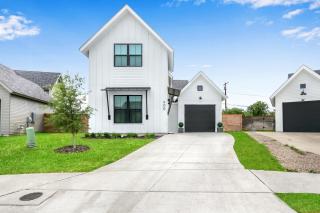 Chic Modern Farm Haus - Minutes to Everything - New Braunfels - 4