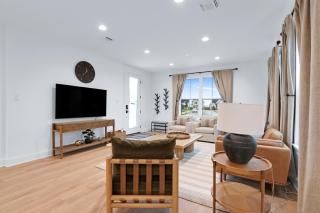 Chic Modern Farm Haus - Minutes to Everything - New Braunfels - 3