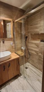 Angelica's Deluxe Rooms in Adamas - Adamas - 1