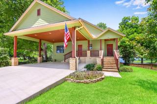 Beautiful Lakefront Cabin - Something For Everyone - New Braunfels - 0