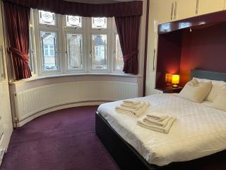 The Lakeside - Wanstead - 0