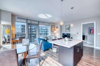 Luxury Apt with Balcony In Seaport - Boston - 4
