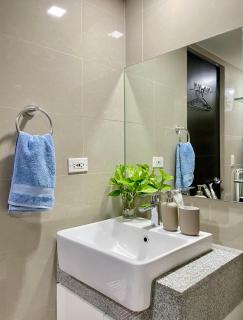 Uptown cozy condo near mitsukoshi mall - Manila - 6