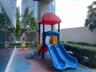 Uptown cozy condo near mitsukoshi mall - Manila - 4