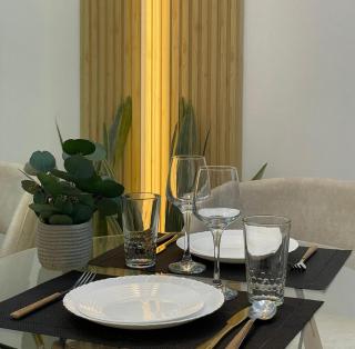 Uptown cozy condo near mitsukoshi mall - Manila - 1