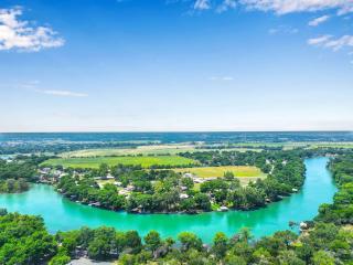 River Bend Retreat - 2 Homes for 12 Next to Lake Dunlap - New Braunfels - 4