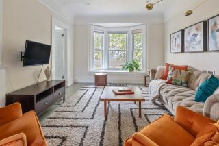 Family-Friendly 6-Bedroom Home Near Downtown - Detroit - 0