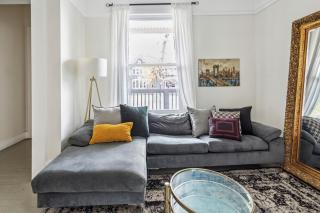 Family-Friendly 6-Bedroom Home Near Downtown - Detroit - 6