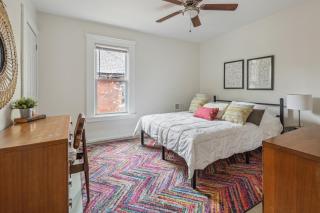 Family-Friendly 6-Bedroom Home Near Downtown - Detroit - 7