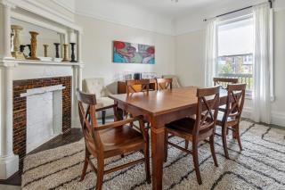 Family-Friendly 6-Bedroom Home Near Downtown - Detroit - 5