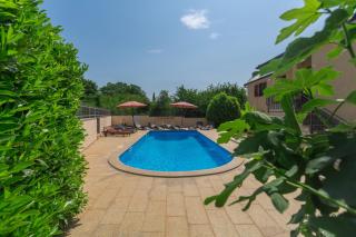 Ferienwohnung Marea 3 mit Pool mit Meerblick und Strandnah - Poreč - 0