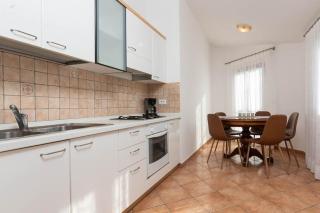 Ferienwohnung Marea 3 mit Pool mit Meerblick und Strandnah - Poreč - 1