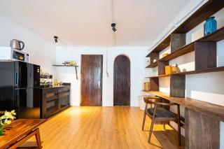 A Vintage Bedroom in District 1 - Ho Chi Minh - 2