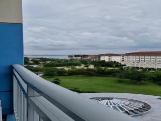 Spacious Studio unit with Balcony and Seaview - Punta Engaño - 3