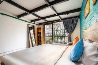 A Vintage Bedroom in District 1 - Ho Chi Minh - 7