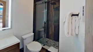 Crestwood 2213 Premier 2 Bedroom - 8