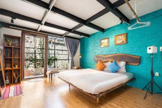 A Vintage Bedroom in District 1 - Ho Chi Minh - 9