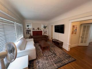 Spacious South Berkeley Apartment with Parking - Berkeley - 8
