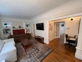 Spacious South Berkeley Apartment with Parking - Berkeley - 9