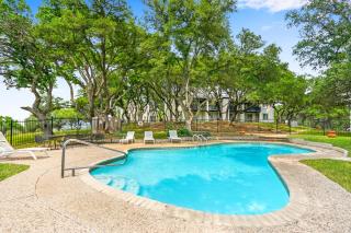 Charming Lakeside Condo - Moments to Lake Fun - Canyon Lake - 9