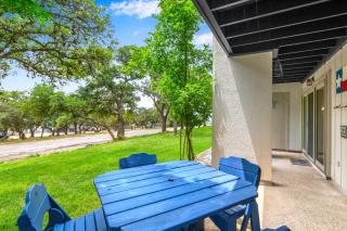 Charming Lakeside Condo - Moments to Lake Fun - Canyon Lake - 3