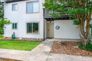 Charming Lakeside Condo - Moments to Lake Fun - Canyon Lake - 2