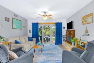 Charming Lakeside Condo - Moments to Lake Fun - Canyon Lake - 1