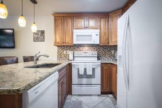 Waterwheel Hideaway - Cozy Condo for 6 with Resort-style Amenities - New Braunfels - 7