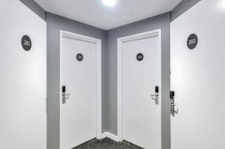 Tropical Escape with Pool, Balcony Plush King Suite - Darwin - 8