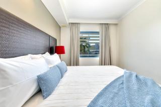 Tropical Escape with Pool, Balcony Plush King Suite - Darwin - 4