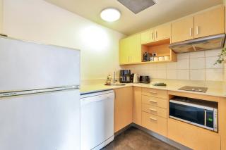 Tropical Escape with Pool, Balcony Plush King Suite - Darwin - 2