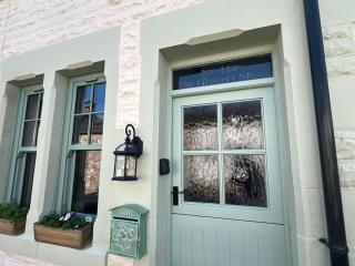 Historic Seaside Cottage - Sleeps 5 & Pets Ok - Morecambe - 2