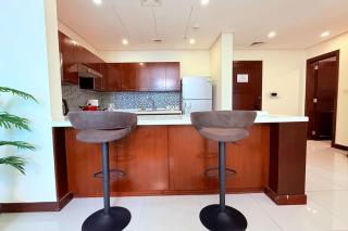 Seaview Grey 1Bedroom 75 inch SmartTV - Manama - 5