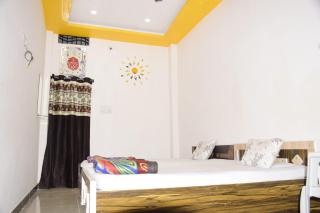 Shri Gurudham Homestay - 1