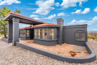 Luxury 5BR Cottonwood Retreat with Pool and Panoramic Views - Cottonwood - 1