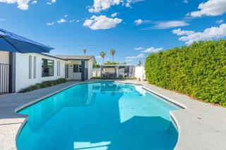 4BR Moon Valley Home with Pool - Room for 10 - 4