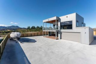 Luxe Family Haven in Wharewaka - 0