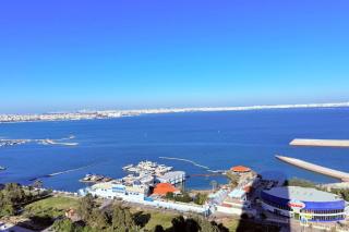 Blue Seaview 75 inch Smart TV 1Br - Manama - 6