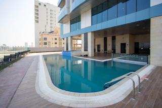 Blue Seaview 75 inch Smart TV 1Br - Manama - 4