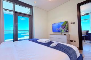 Blue Seaview 75 inch Smart TV 1Br - Manama - 3