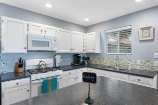 Hidden Courtyard Gem Near Vineyards with Shared Hot Tub Perks - 7