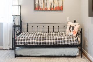 Hidden Courtyard Gem Near Vineyards with Shared Hot Tub Perks - 4