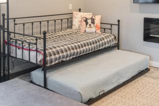 Hidden Courtyard Gem Near Vineyards with Shared Hot Tub Perks - Cottonwood - 3